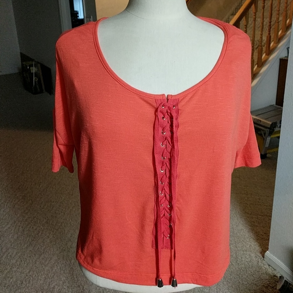 💞NWT Poof! lace up hi/lo crop top